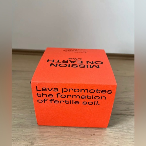 Swatch X Omega Moonswatch Mission On Earth Lava SO33O100 - BRAND NEW - Picture 3 of 7